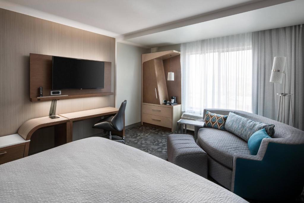 TV a/nebo společenská místnost v ubytování Courtyard by Marriott Pullman