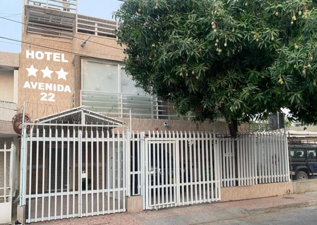 a white fence in front of a hotel at HOTEL AVENIDA 22 Sector de escenarios deportivos y clinicas in Santa Marta