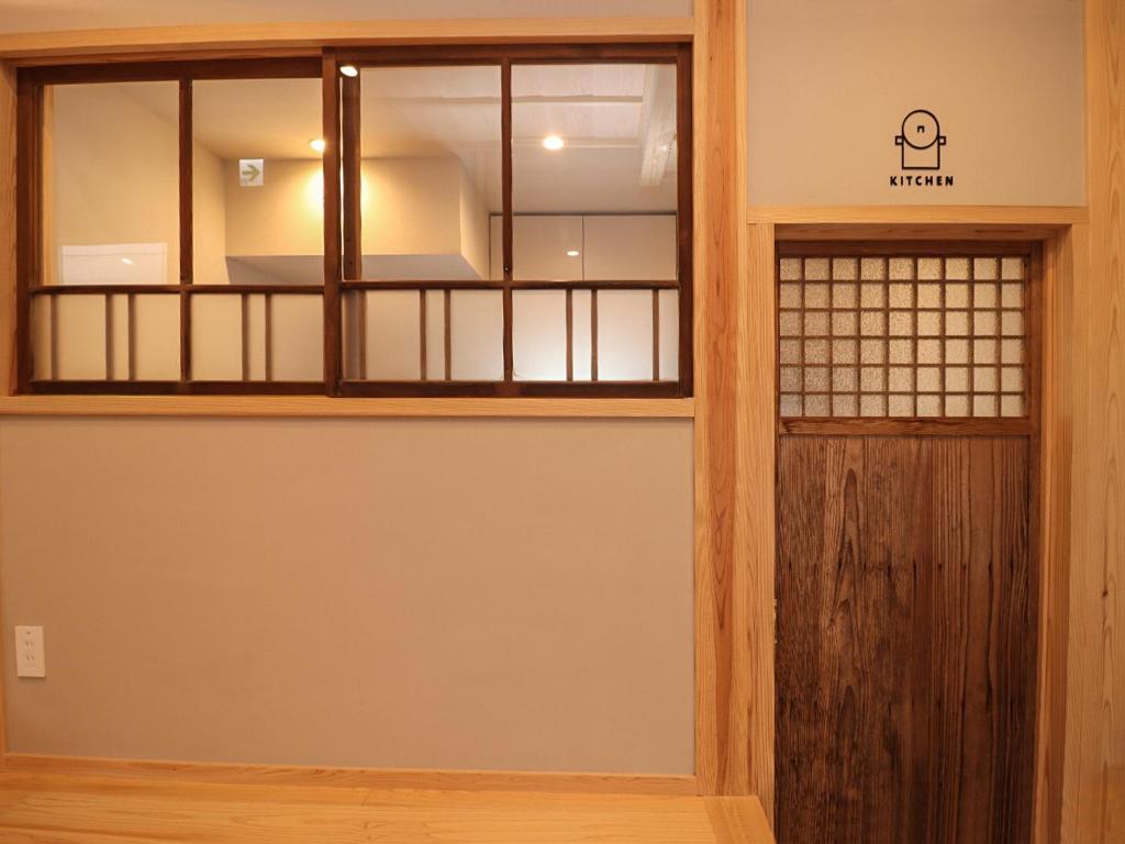 a room with a door and a balcony at A-UN lNN 会津若松 人気観光地へ車で10分 in Aizuwakamatsu