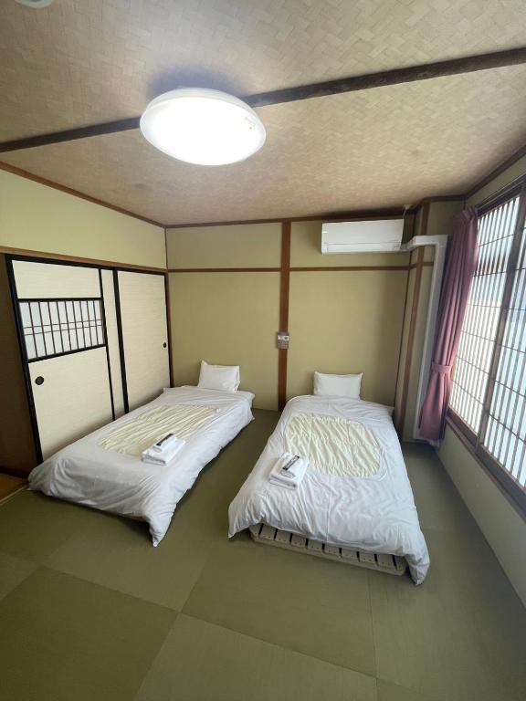 Postel nebo postele na pokoji v ubytování KOMOREBI HOSTEL-your cozy place-