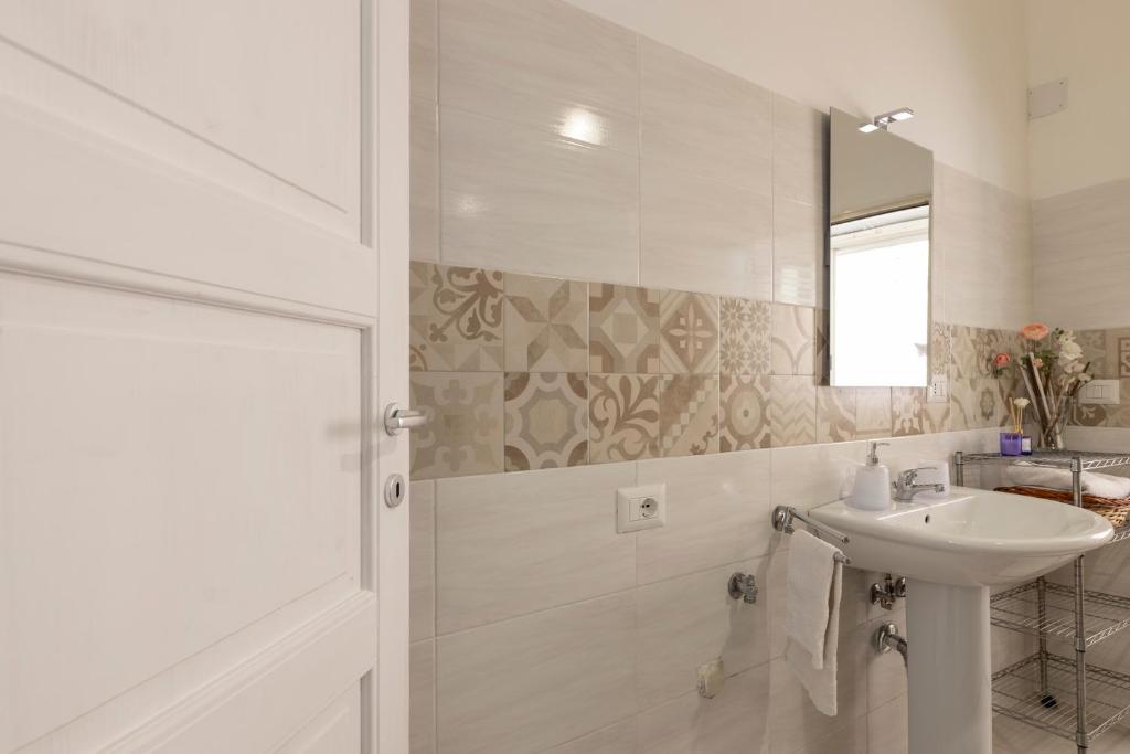 A bathroom at La casa di nonna Lilla