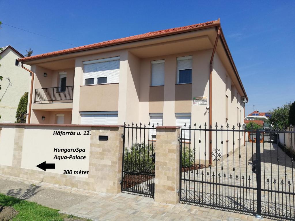 Imola és Andrea Apartmanház 3 4200 Hajdúszoboszló, Hőforrás utca 12. kép - 1