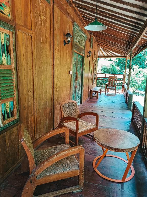 Posezení v ubytování Alaya Ecolodge