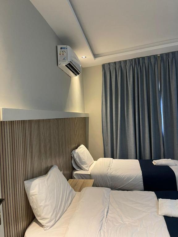 Postel nebo postele na pokoji v ubytování Aladnan hotel