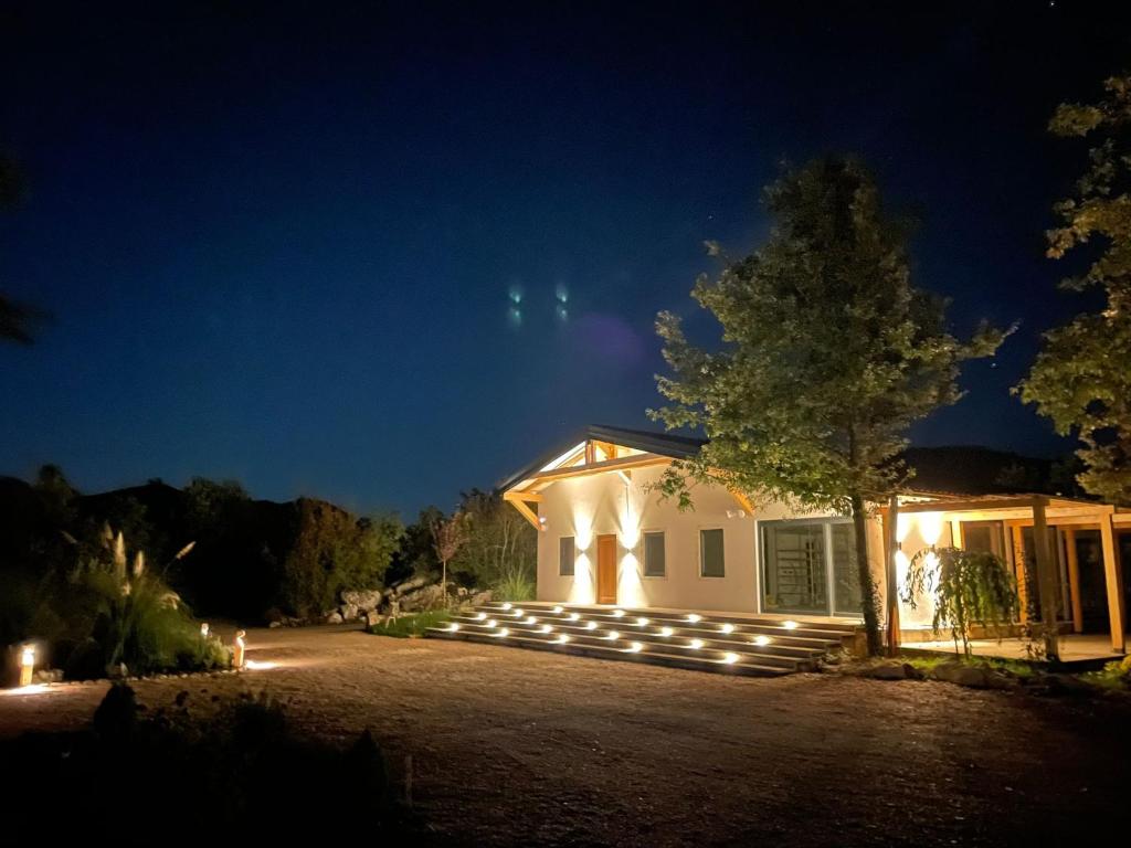 Giardino di Oblun Eco Resort - New Glamping Tents near Lake Skadar