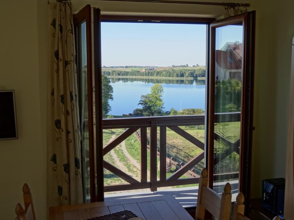 Dereniowe Wzgórze - Apartment With Lake View