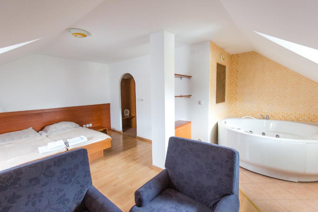 GOSTILNA IN PIZZERIA KOVAČ - Habitación Doble Con Bañera De Hidromasaje