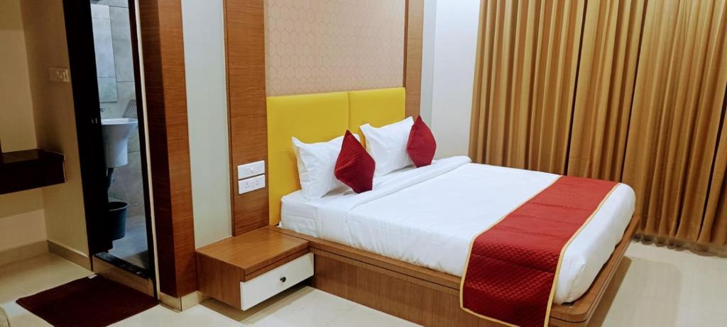 A bed or beds in a room at HOTEL ORCHID VISTA