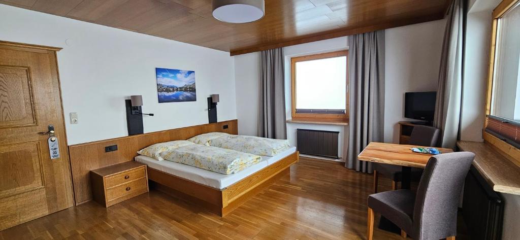 Postel nebo postele na pokoji v ubytování Berggasthaus Steinerkogl