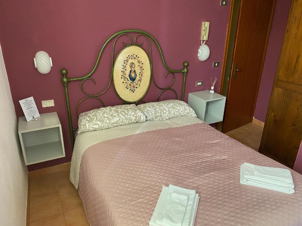Postel nebo postele na pokoji v ubytování La Buca delle Fate Ristorante Albergo