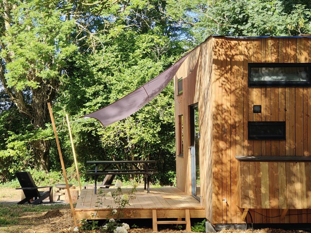 Κήπος έξω από το Moose home Tiny house AMBUR