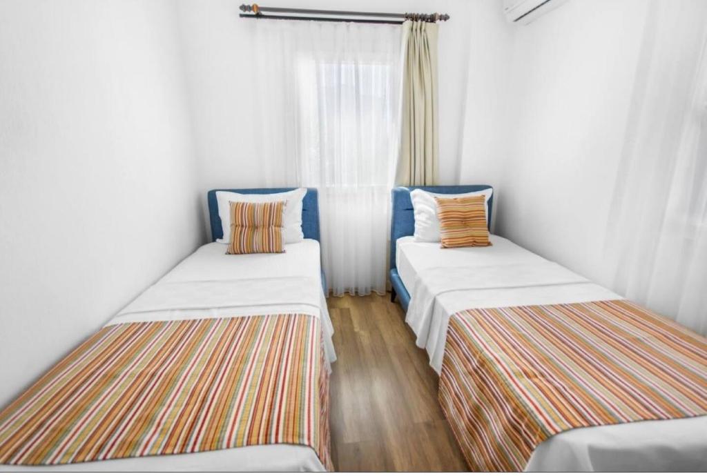 Postel nebo postele na pokoji v ubytování Dibek Homes Villa & Hotel