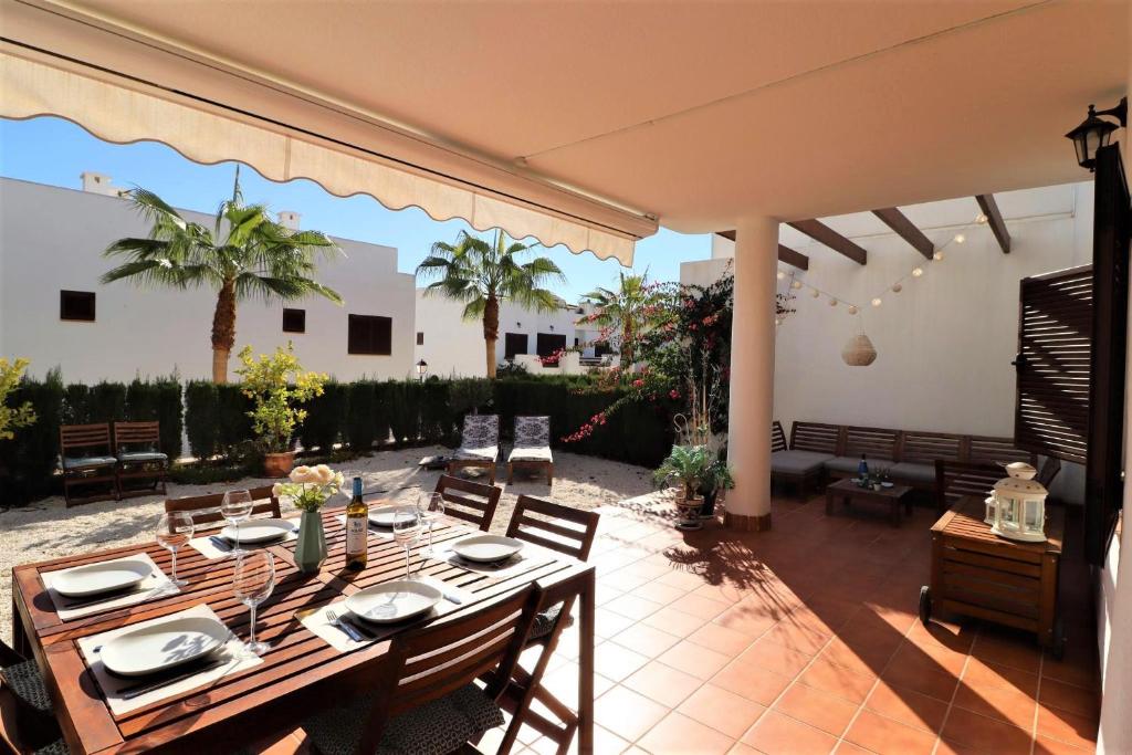 Jazmines apto frente al mar con piscinas - Housity