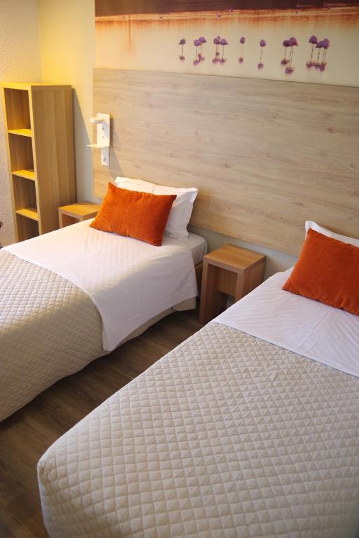 Postel nebo postele na pokoji v ubytování Hôtel le Mas des Ponts d'Arles
