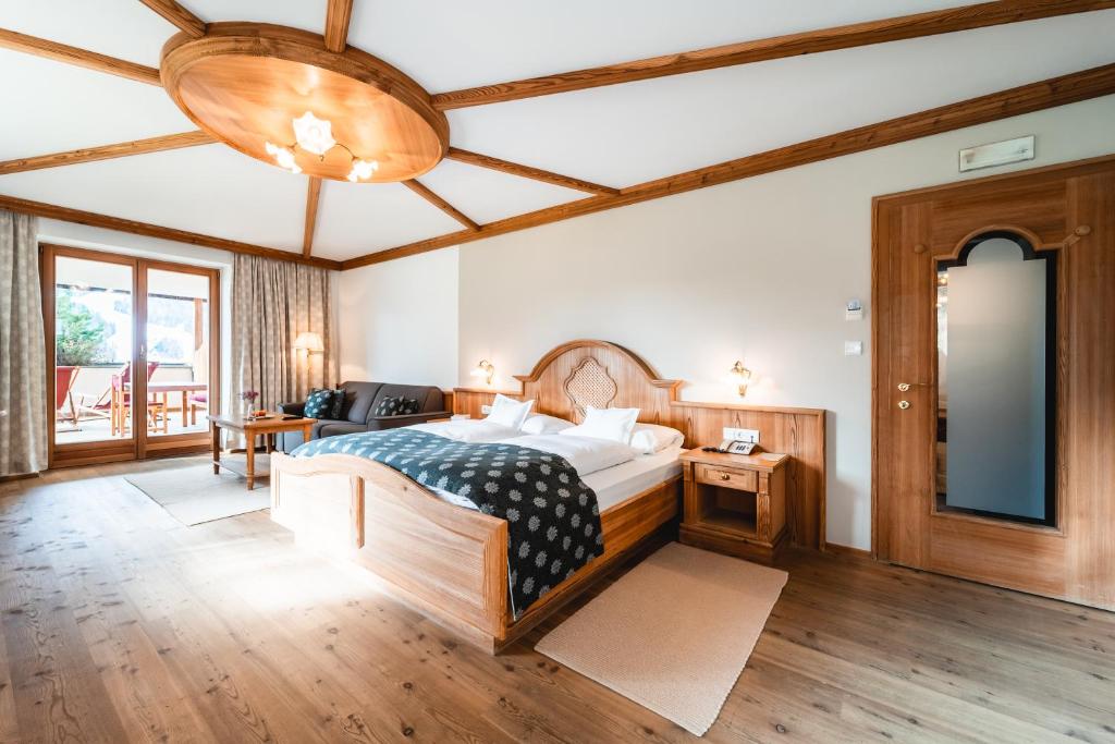 Postel nebo postele na pokoji v ubytování Naturhotel Leitlhof