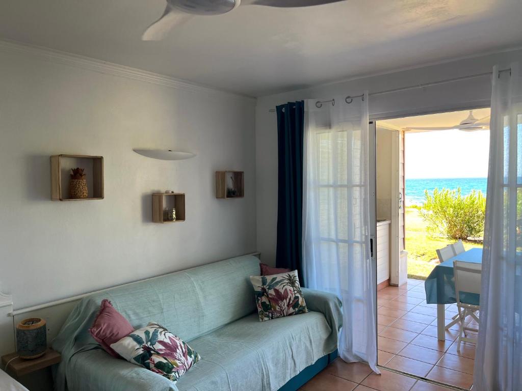 Area tempat duduk di Studio Ti Karanbol RDC vue mer dans Résidence de Tourisme