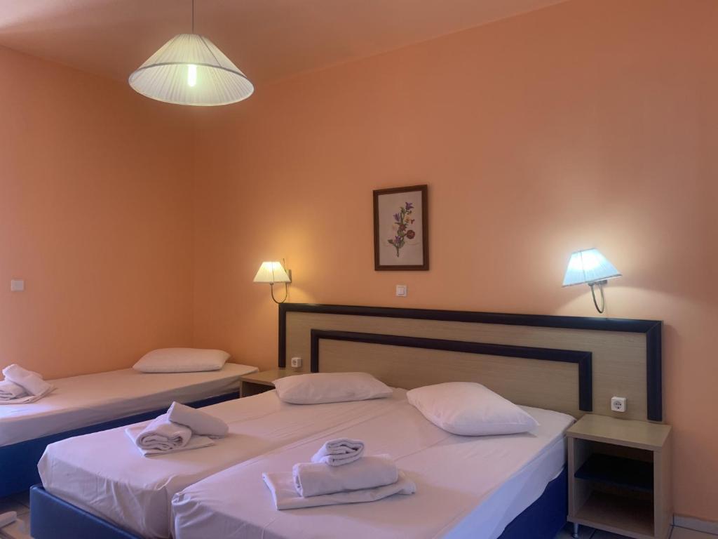 Postel nebo postele na pokoji v ubytování Polychrono Beach Hotel
