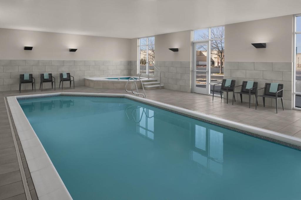 Bazén v ubytování Courtyard by Marriott Orem University Place nebo v jeho okolí