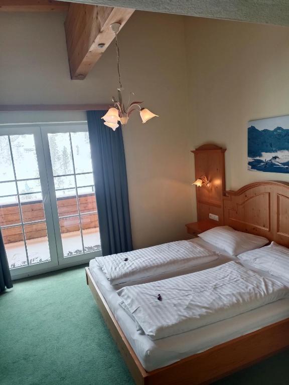 Postel nebo postele na pokoji v ubytování Hotel Grünwaldkopf