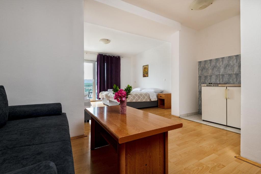 Kuchyň nebo kuchyňský kout v ubytování Studio & Apartments More