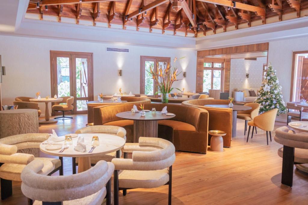Posezení v ubytování Maradiva Villas Resort and Spa
