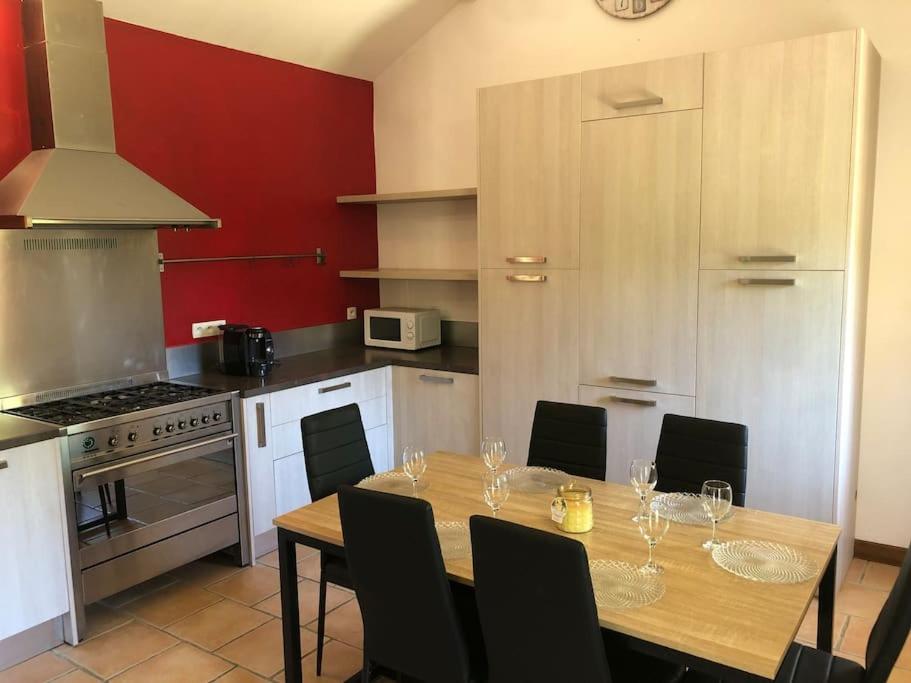 Kuchyň nebo kuchyňský kout v ubytování Maison avec vue sur le Viscos