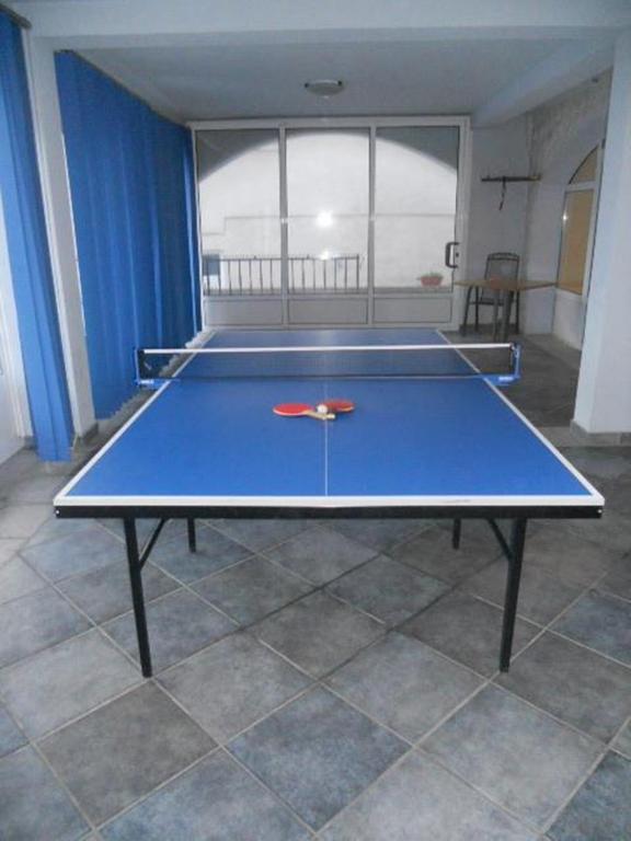 Stolní tenis v ubytování Studio & Apartments More nebo okolí