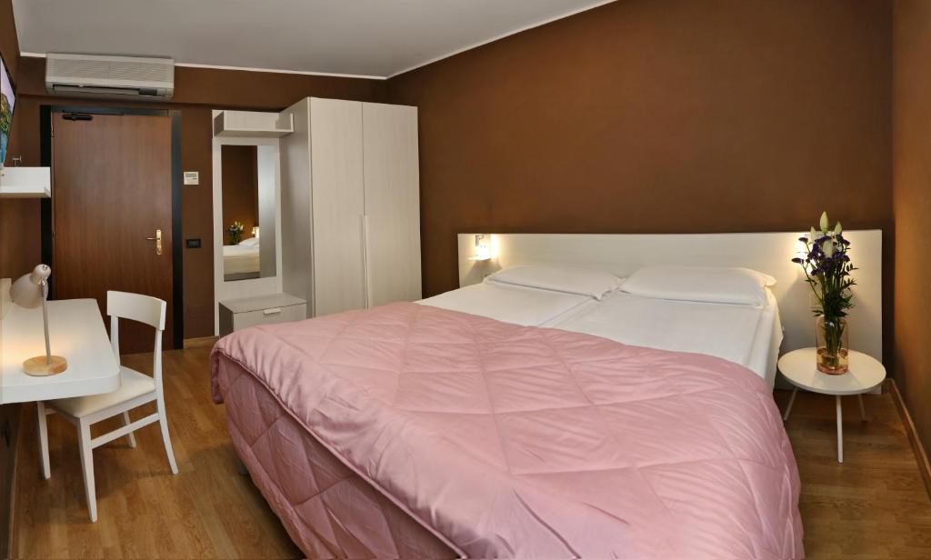 Postel nebo postele na pokoji v ubytování Albergo All'Ancora