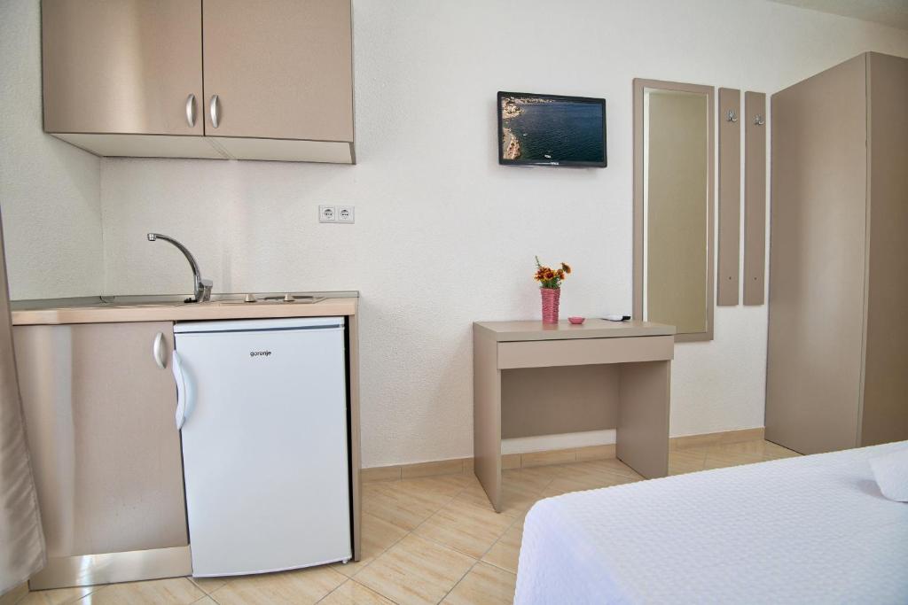 Kuchyň nebo kuchyňský kout v ubytování Studio & Apartments More