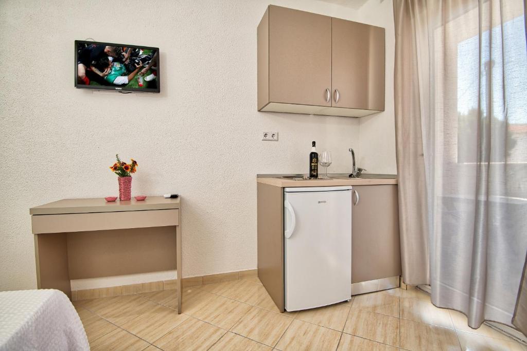Kuchyň nebo kuchyňský kout v ubytování Studio & Apartments More