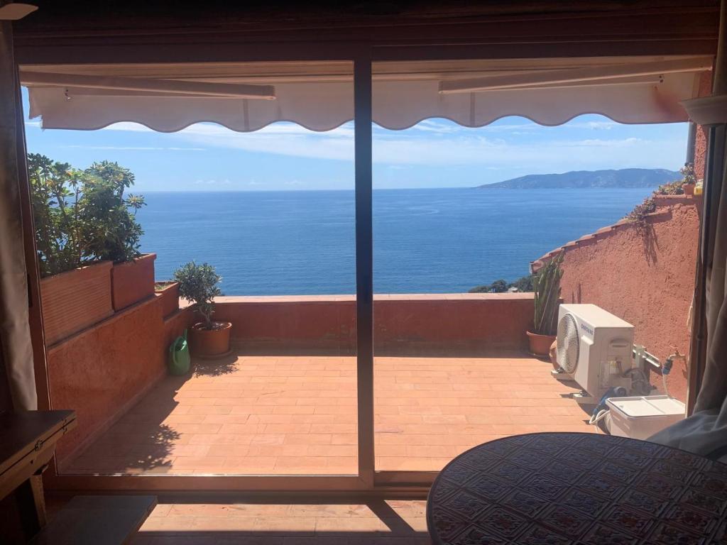 Φωτογραφία από το άλμπουμ του A seaside apartment with a terrace&private beach σε Porto Santo Stefano