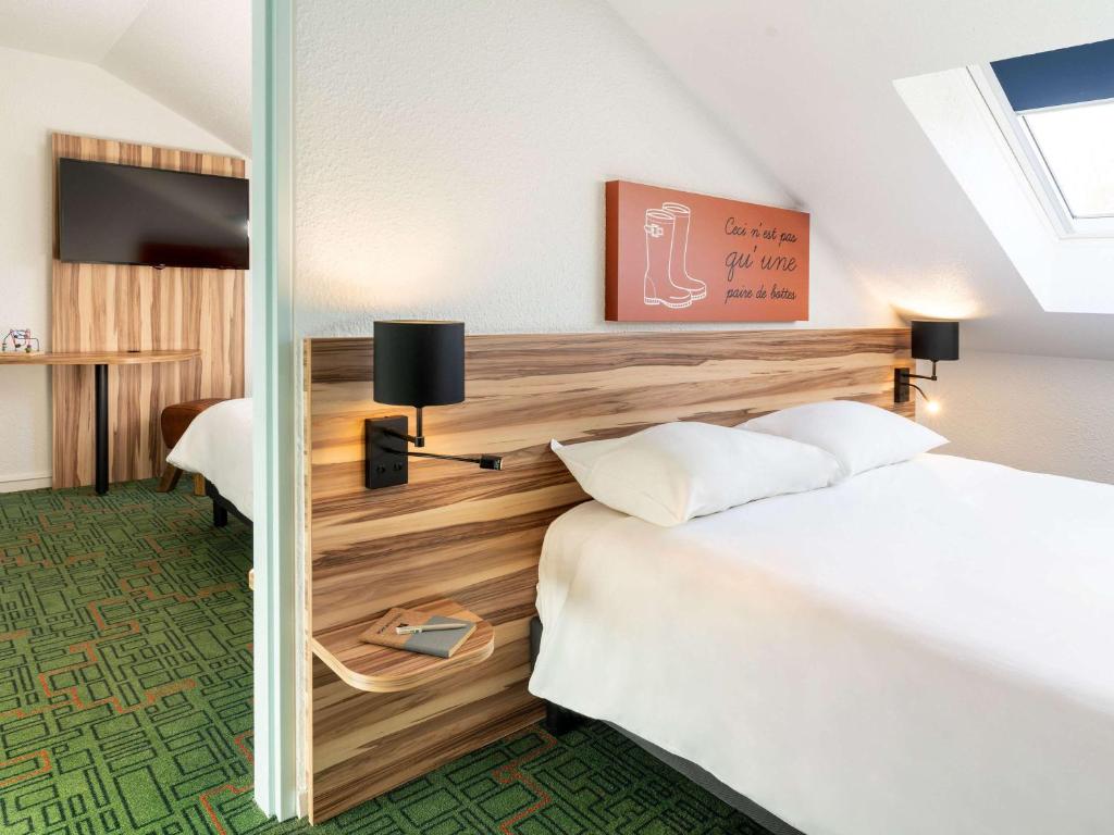 Postel nebo postele na pokoji v ubytování Ibis Styles Lisieux Normandie
