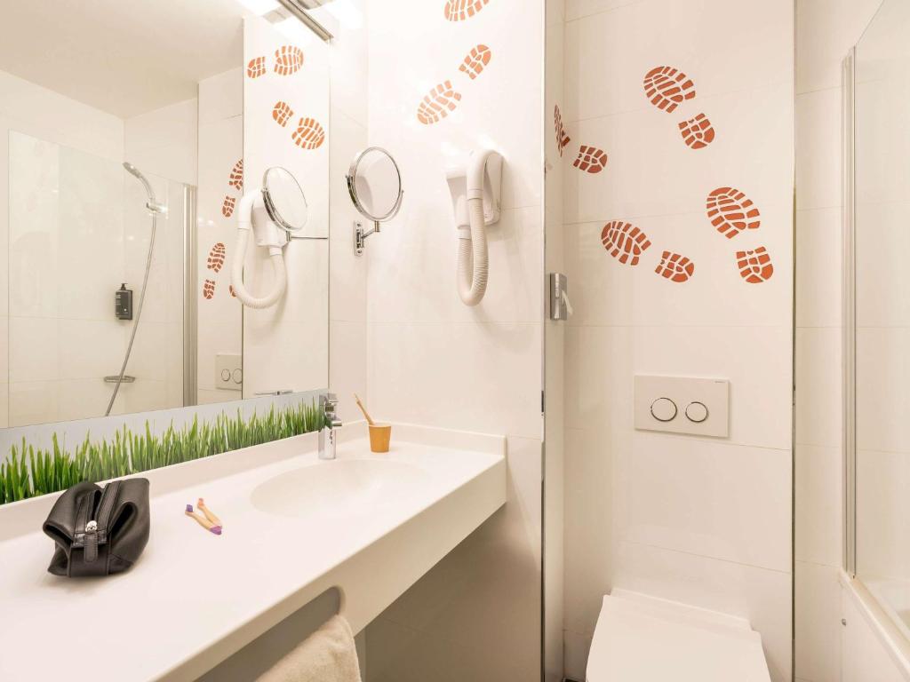 Koupelna v ubytování Ibis Styles Lisieux Normandie