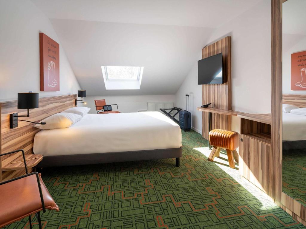 Postel nebo postele na pokoji v ubytování Ibis Styles Lisieux Normandie