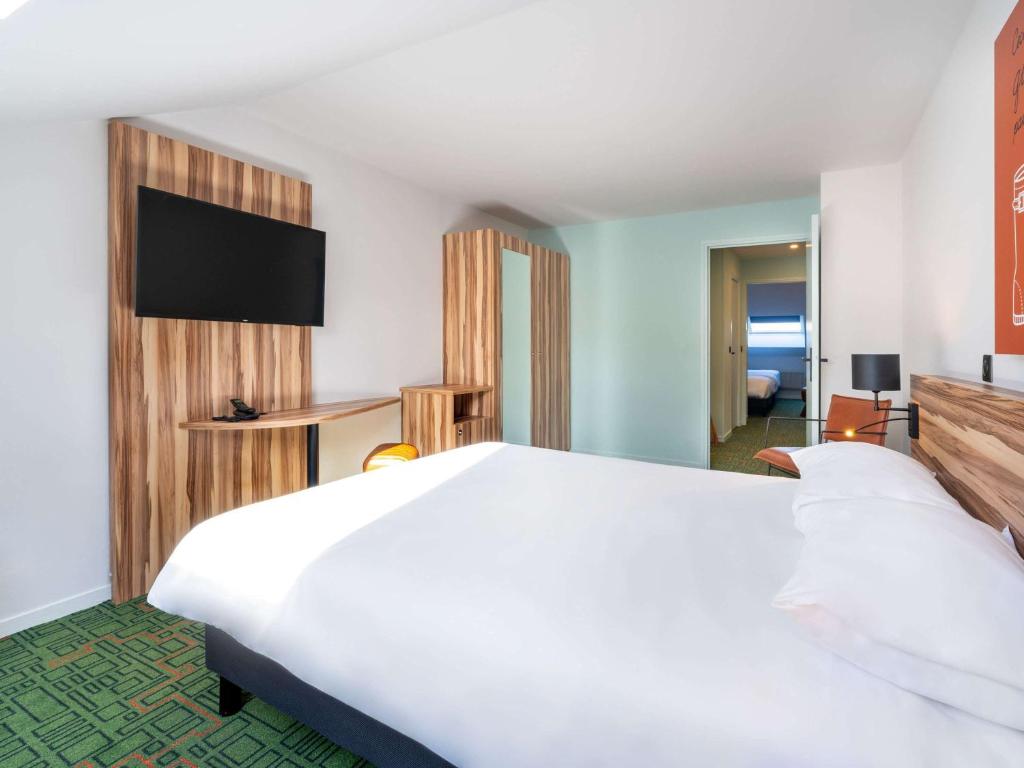 Postel nebo postele na pokoji v ubytování Ibis Styles Lisieux Normandie