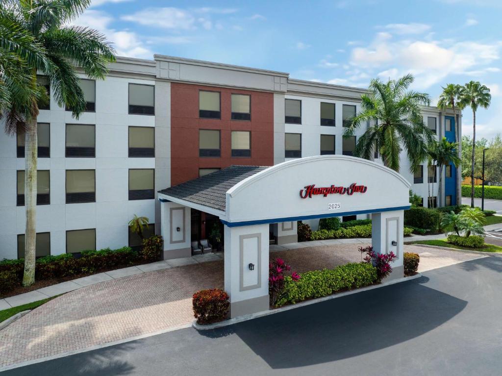 uma representação da frente de um hotel em Hampton Inn West Palm Beach-Florida Turnpike em West Palm Beach