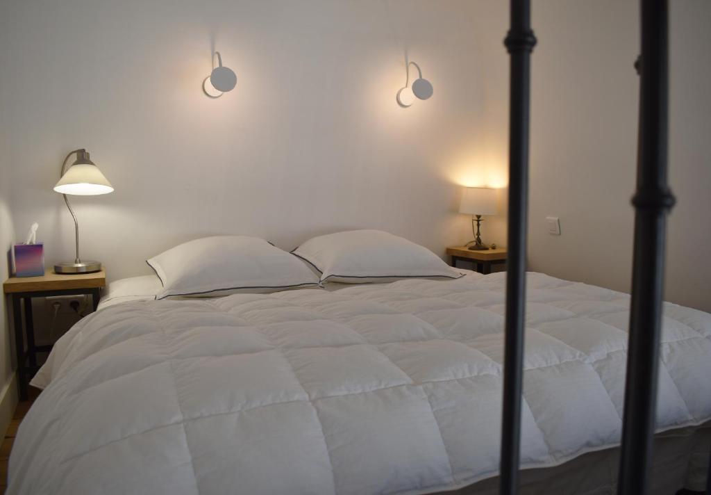 Postel nebo postele na pokoji v ubytování Artist Loft