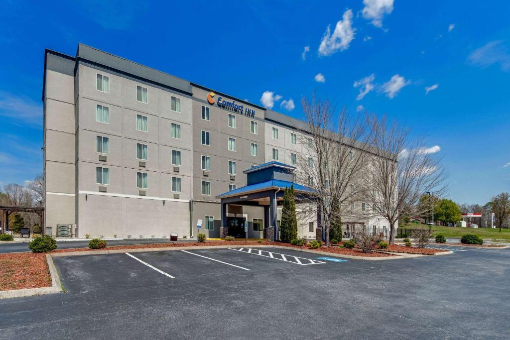 a rendering of a hotel with a parking lot at Comfort Inn Thomasville I-85 in Thomasville