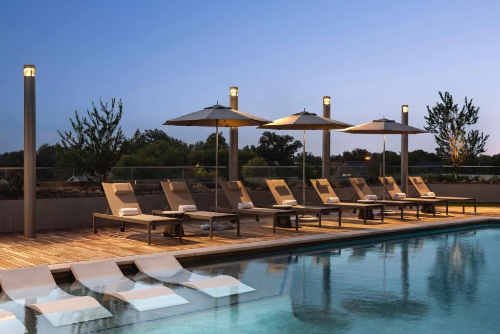 Bazén v ubytování Doubletree By Hilton Abilene Downtown Convention Center nebo v jeho okolí
