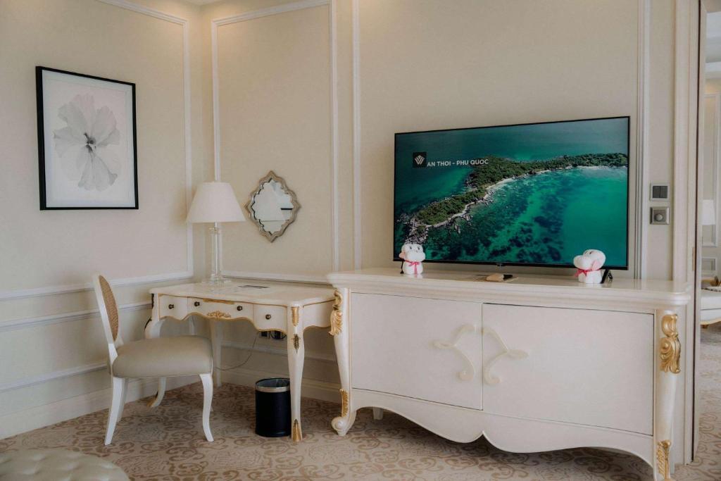 Phòng Deluxe có Giường cỡ King Nhìn ra Hồ bơi