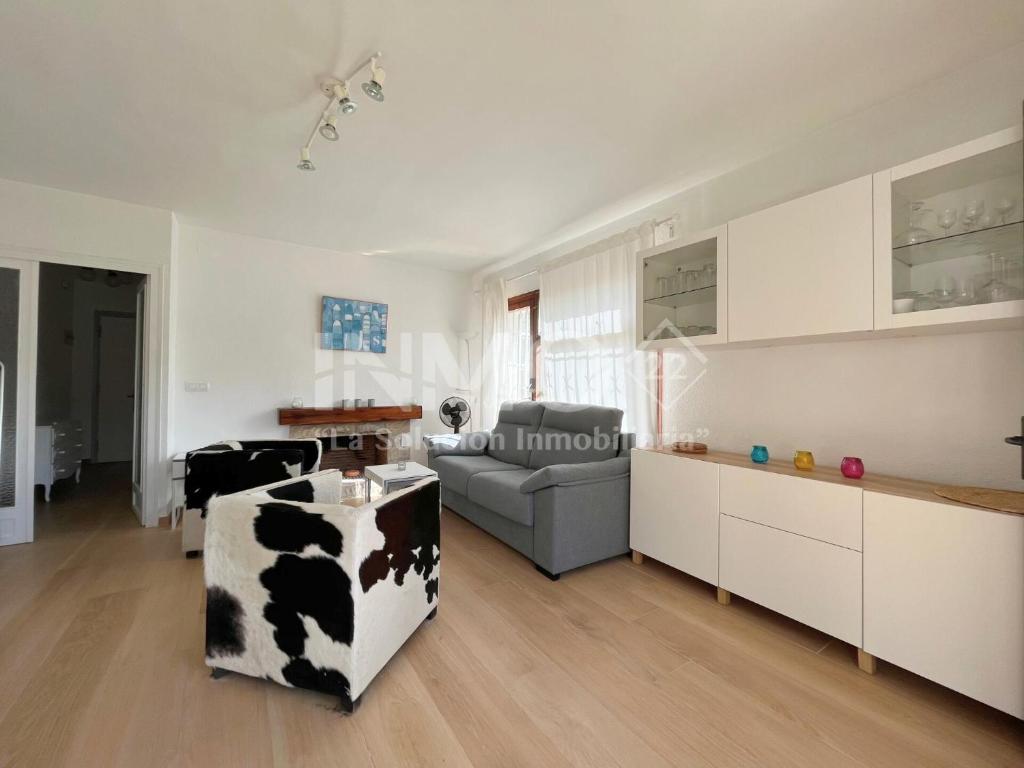 Posezení v ubytování Plata baja en zona de Vilafortuny 102C - INMO22