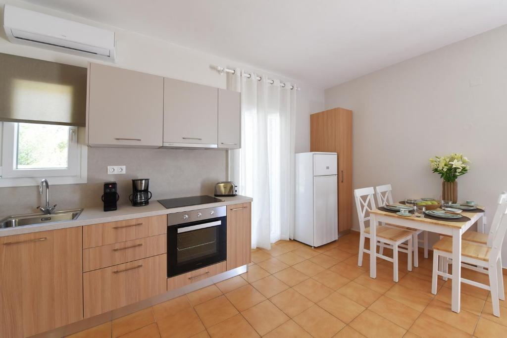 Kuchyň nebo kuchyňský kout v ubytování Cyclamen Apartments