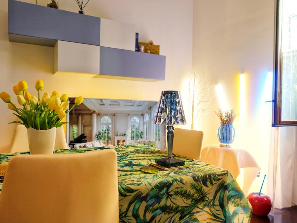Posezení v ubytování Suite and the City Milan B&B
