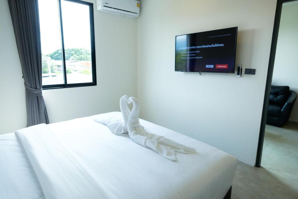 TV a/nebo společenská místnost v ubytování Double J Hotel