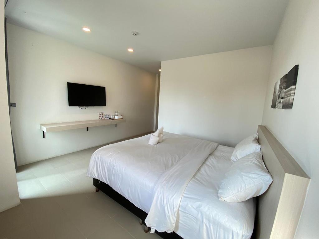 Postel nebo postele na pokoji v ubytování Double J Hotel