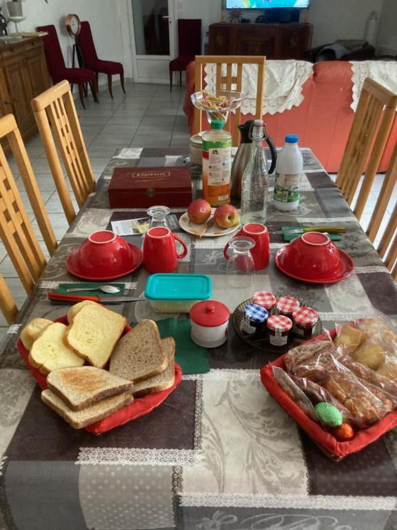 Jedlo v ubytovaní bed & breakfast alebo blízkom okolí
