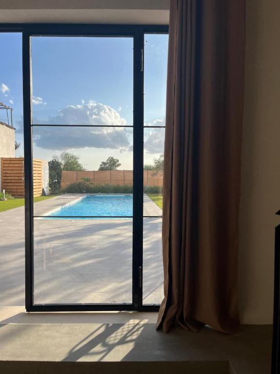 Bazén v ubytování Villa Calimma nebo v jeho okolí