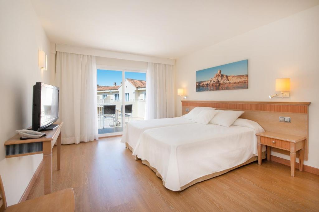 Iberostar Waves Club Cala Barca All Inclusive - 