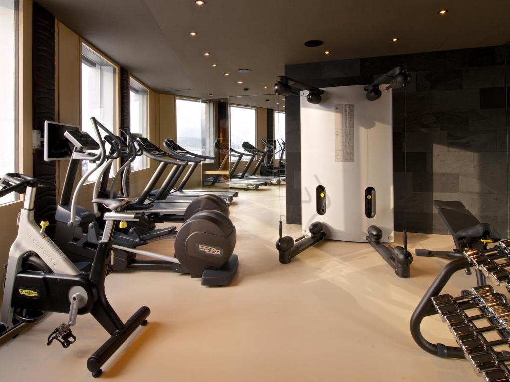 Fitness centrum a/nebo fitness zařízení v ubytování VISIONAPARTMENTS Wolframplatz - contactless check-in