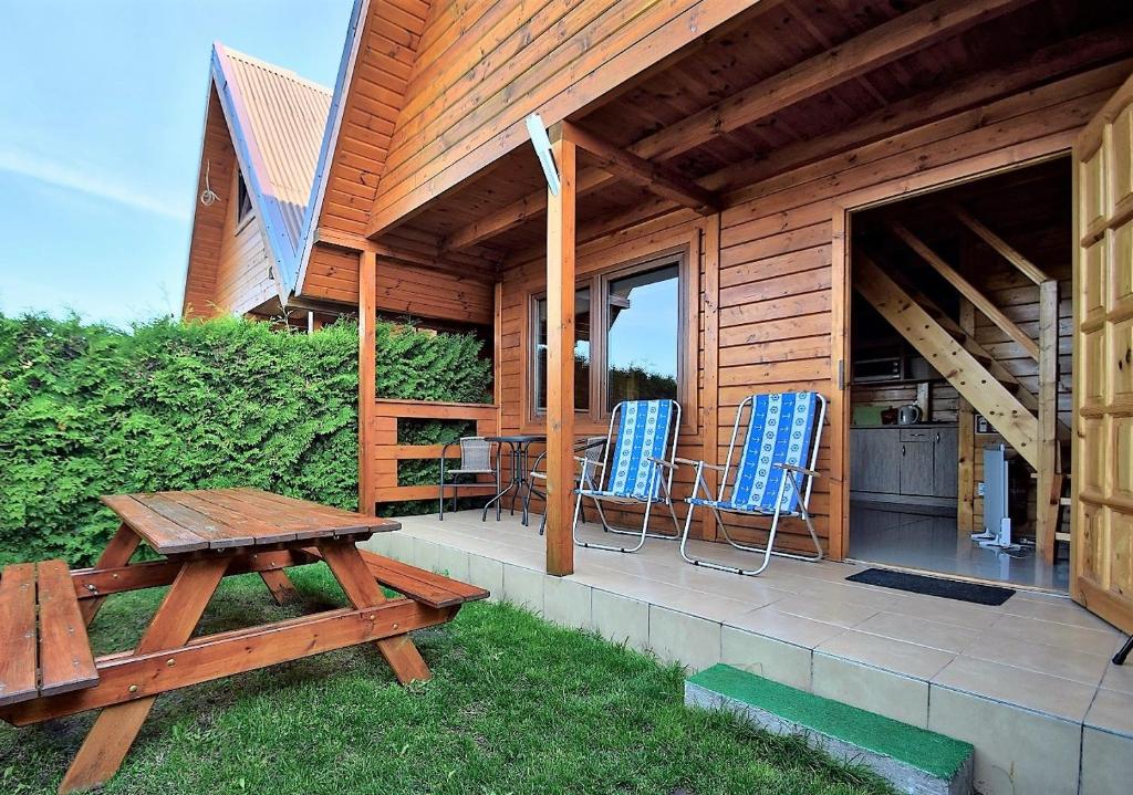 Bazén v ubytování Radison Houses with a garden- 800m to the Sea Domki z ogródkiem Radison domki 800m do plaży nebo v jeho okolí